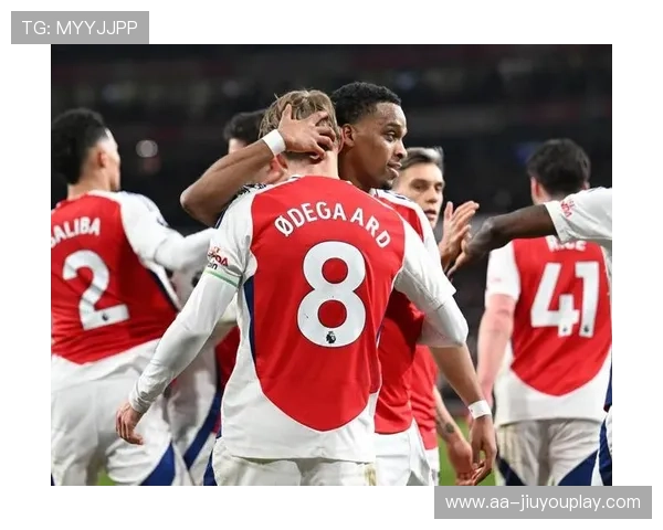 厄德高精彩远射,阿森纳队长技惊四座,阿森纳球员厄齐尔