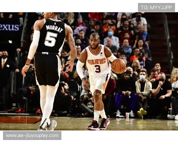 保罗高吊传球助攻队友轻松得分