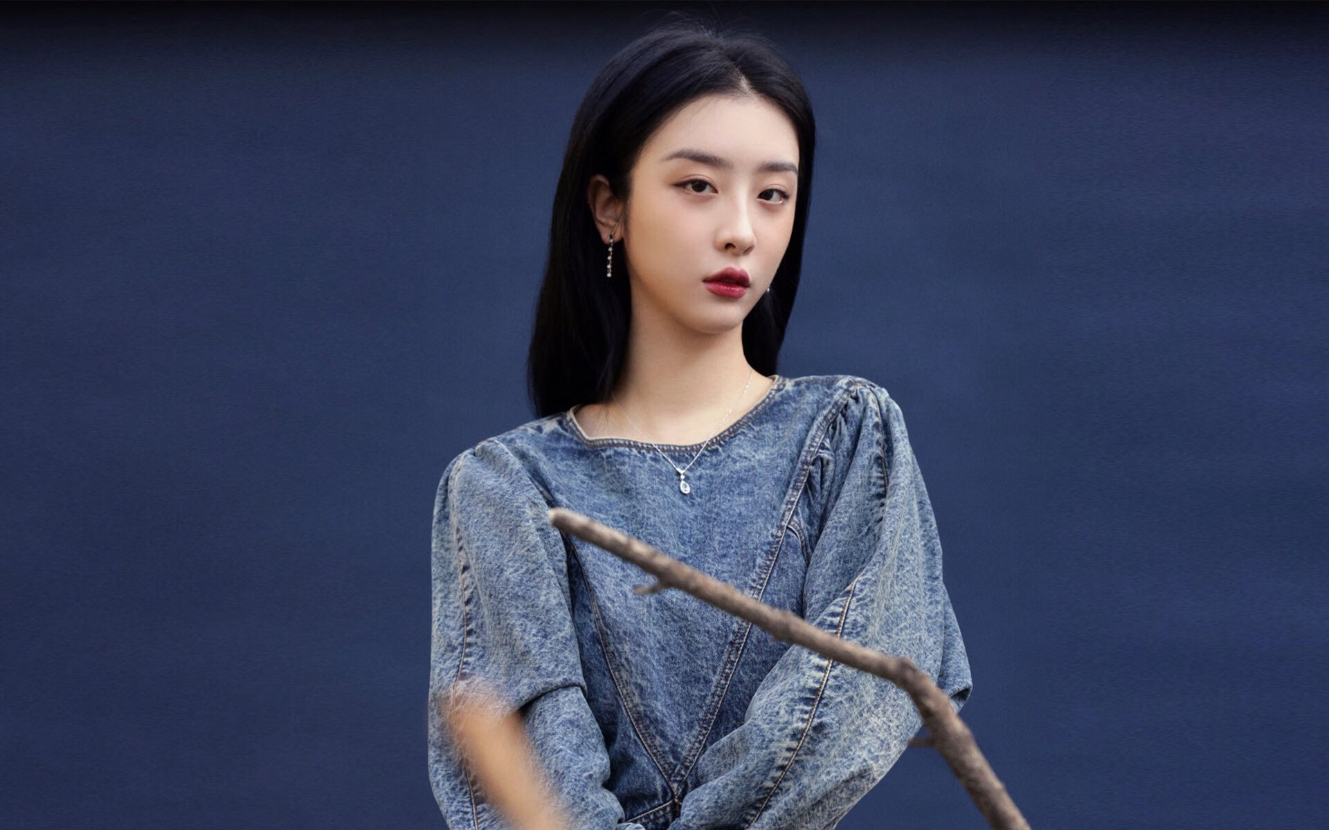 中锋拿球区域是否决定中场支援速度,中锋拿不到球