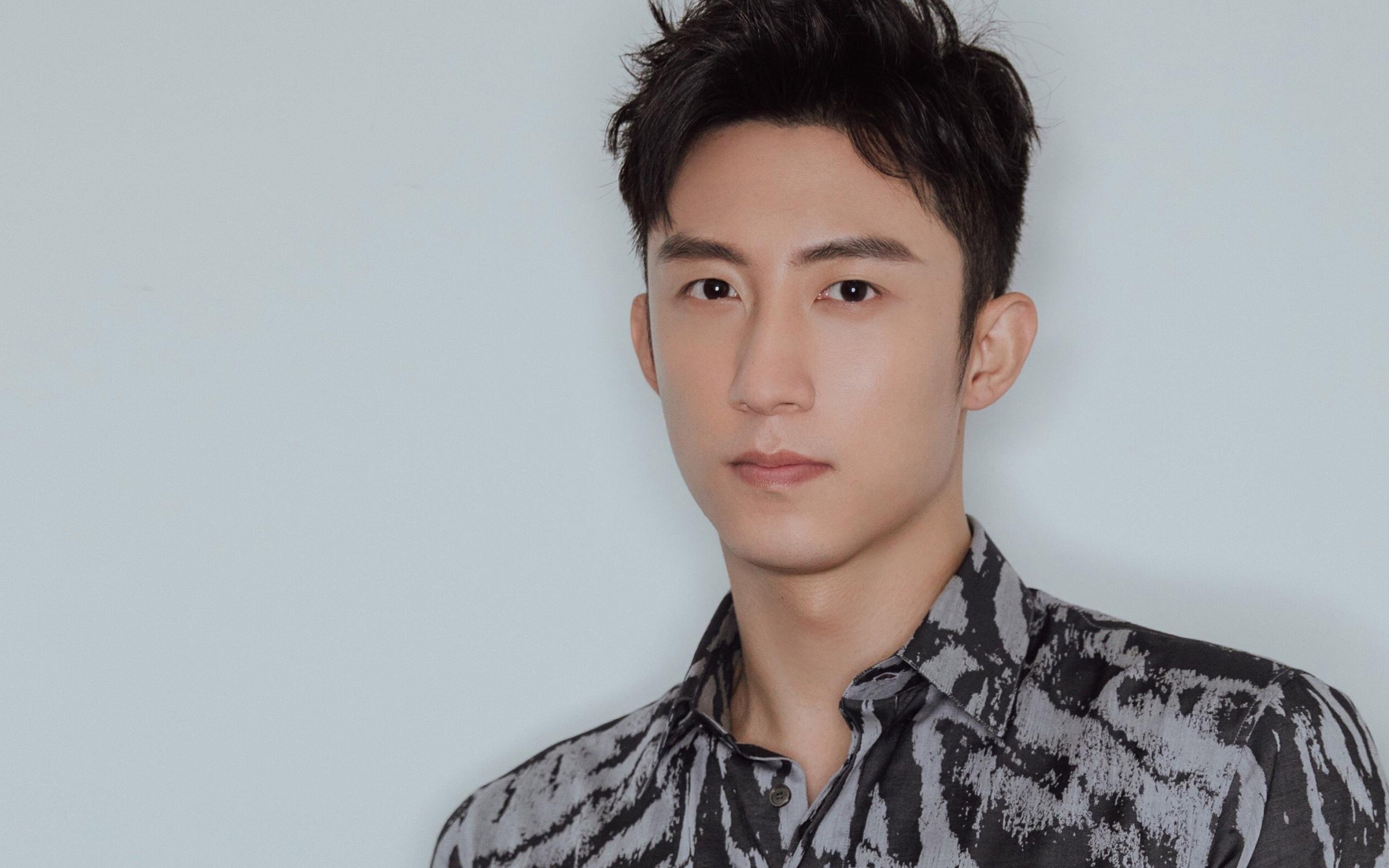 接力女团配合默契 场边掌声雷动，接力赛女子4×200视频